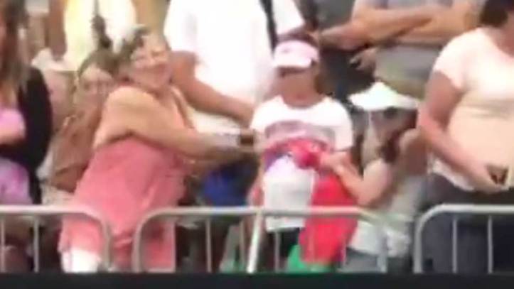 MLB: Multitudinaria y salvaje entre mujeres en las gradas: podía frenarlas | Marca.com