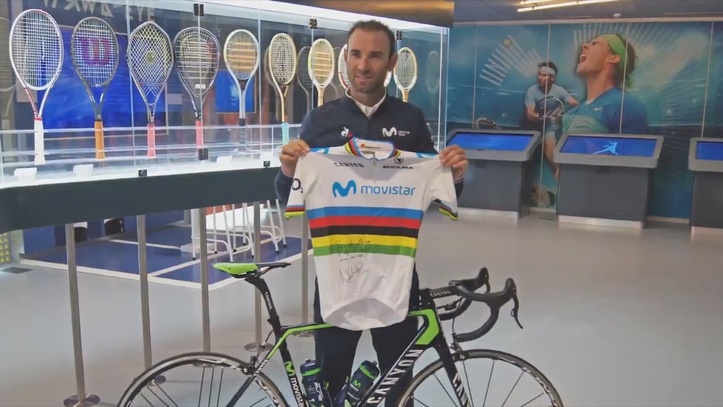 Ciclismo: Valverde entrega Nadal su arcoíris de mundial |