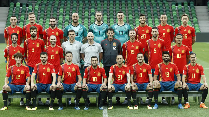 Mundial - de España repite foto oficial con Hierro... y dos cambios entre jugadores | Marca.com