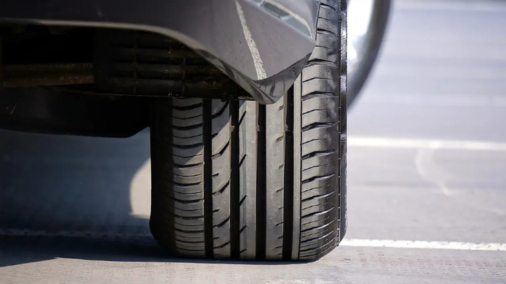 DGT Trafico: El truco de la Guardia para saber si tienes cambiar los neumáticos la multa por no hacerlo | Marca