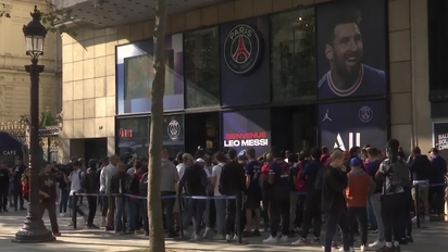 Fans endure long queues to buy Messi's No 30 jersey at PSG shop