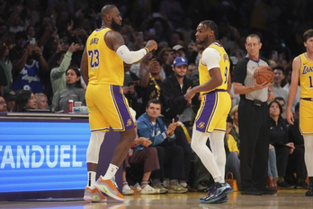 LeBron James y Bronny James hacen historia del deporte y los Lakers ganan