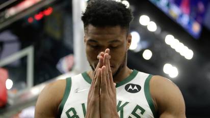 Giannis Antetokounmpo activa el modo animal: 50 puntos para la