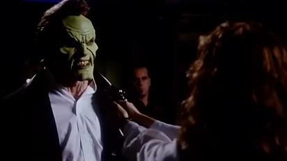 vaccination Forudsætning Ekspert Violent scene deleted from 'The Mask,' starring Jim Carrey, comes to light  nearly 30 years later | Marca