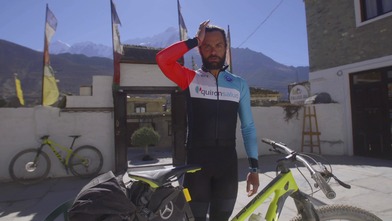 Trabajo de brazos columna y piernas para una prueba de bicicleta de larga distancia