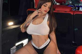 Karely Ruiz hace confesi n en fotos luciendo encaje rojo