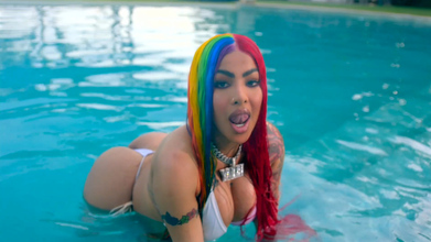 Yailin, 'la más viral,' heats up the pool in the 'Pa' Ti' music ...