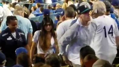 MLB: Pelea X: expulsan a la ex emperatriz del porno de un partido ...
