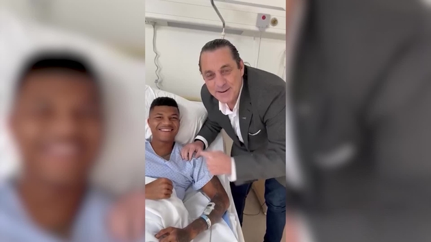 Reinildo recibe una visita muy especial en el hospital, el mito atlético  Paulo Futre - MarcaTV