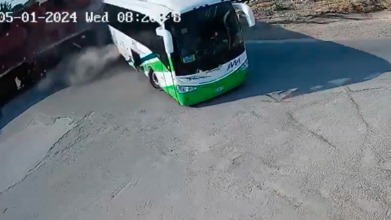 Hidalgo: Cámara de seguridad capta el momento en que un tren ...
