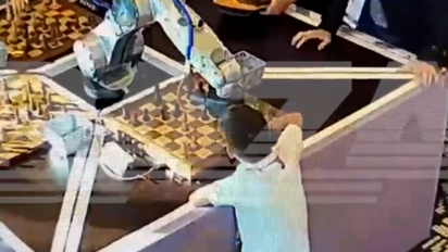 Un robot rompe el dedo de un niño con el que jugaba en un torneo de ajedrez  - N Digital